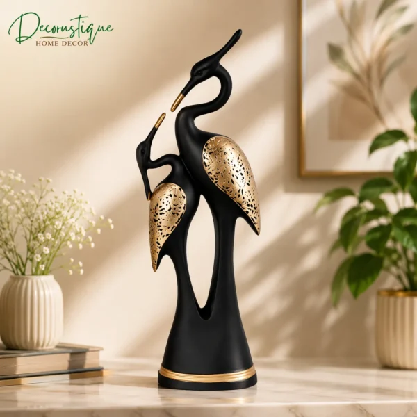 kissing swan showpiece